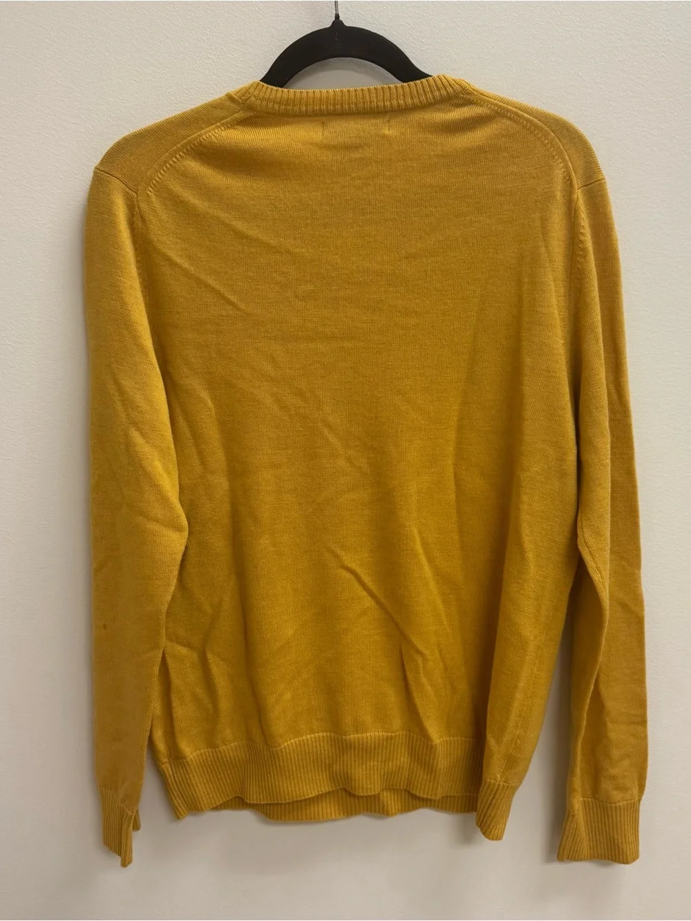 Banana Republic Men's V-Neck Sweater Mustard Gold 100% Extra Fine Merino Wool